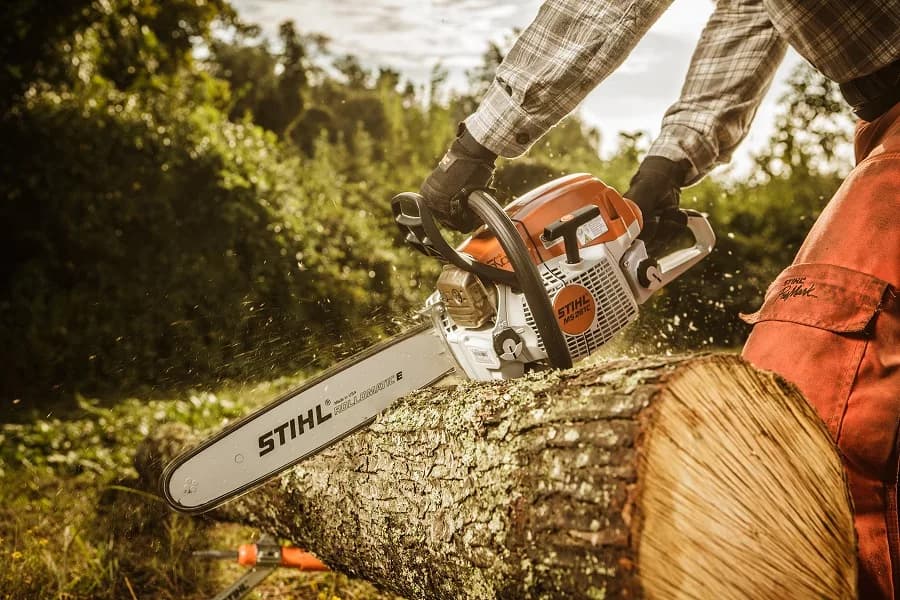 Ground-based chainsaw setup for small tree removal work